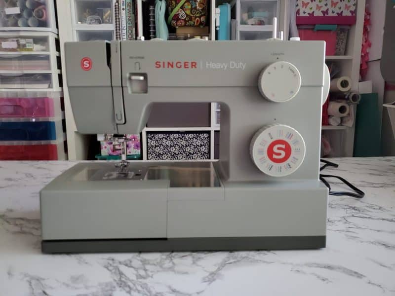 SINGER Heavy Duty 6700C
