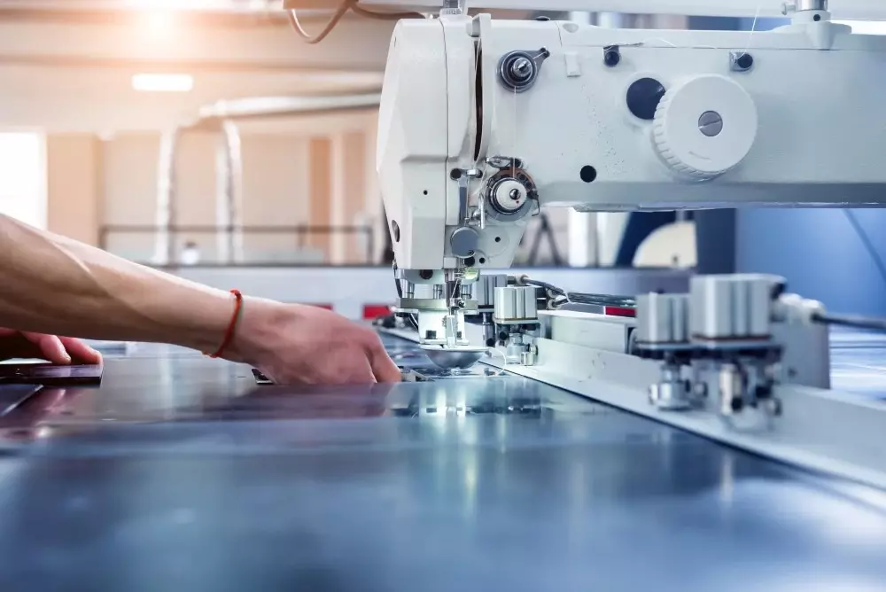 Key Features to Consider Before Buying an Industrial Sewing Machine